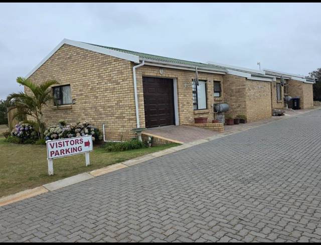 2 BEDROOM TOWNHOUSE FOR SALE IN JEFFREYS BAY CENTRAL